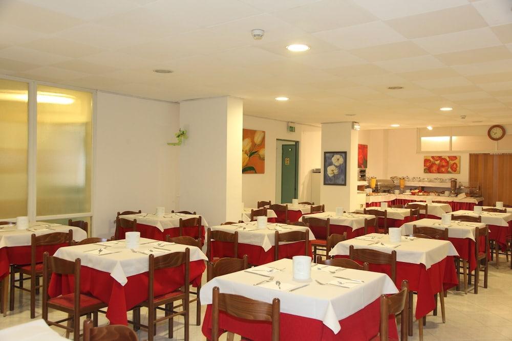 Hotel Regina Lignano Sabbiadoro Exterior photo